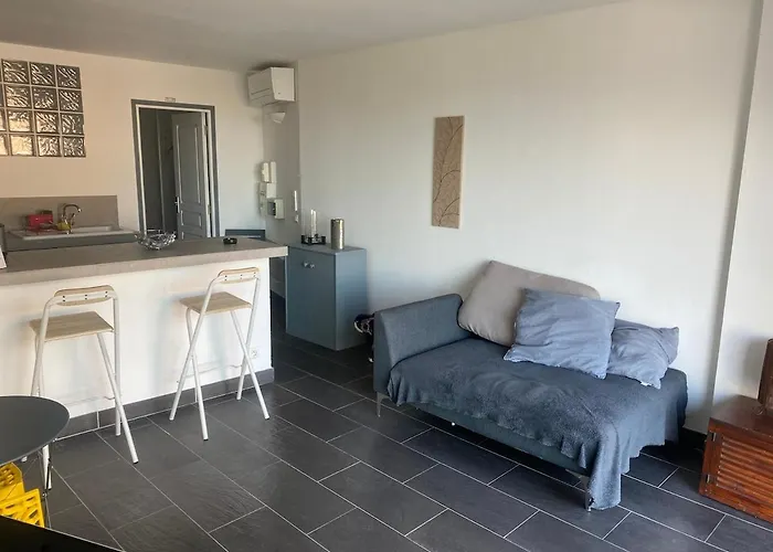 Proche De La 1 דירה *